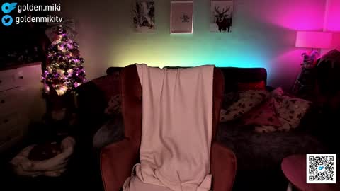 Snapshot of golden_miki chatting on December 22, 4:17 am Shy in the streets but a freak in the sheets online show from December 22, 4:17 am