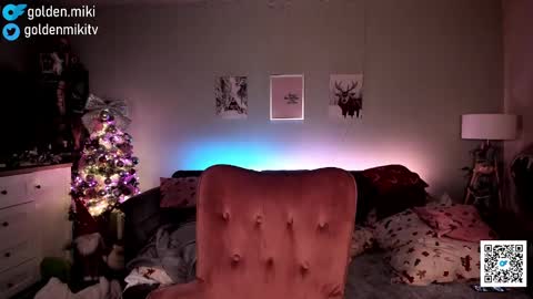 Snapshot of golden_miki chatting on December 25, 6:20 am Shy in the streets but a freak in the sheets online show from December 25, 6:20 am