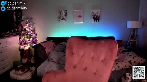 Snapshot of golden_miki chatting on December 29, 1:13 am Shy in the streets but a freak in the sheets online show from December 29, 1:13 am