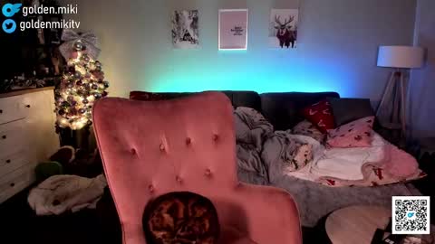 Snapshot of golden_miki chatting on December 30, 6:09 am Shy in the streets but a freak in the sheets online show from December 30, 6:09 am