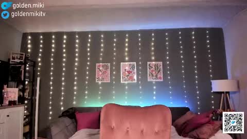 Snapshot of golden_miki chatting on February 12, 8:16 am Shy in the streets but a freak in the sheets online show from February 12, 8:16 am