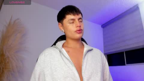 Snapshot of goldenbby222 chatting on May 21, 12:39 am Cami online show from May 21, 12:39 am