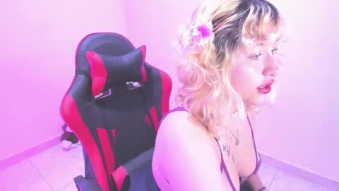 goldencurly  online show from February 24, 12:25 pm