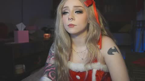 Snapshot of goldengoddessxxx chatting on December 27, 11:10 pm Sammy online show from December 27, 11:10 pm