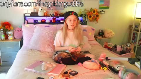 Snapshot of goldengoddessxxx chatting on October 3, 4:26 pm Sammy online show from October 3, 4:26 pm