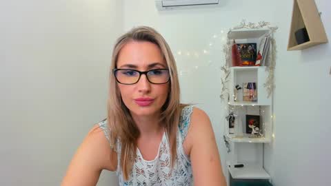 Olivia online show from December 22, 1:45 am