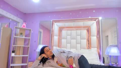 goldentemptation_ online show from May 22, 8:03 pm