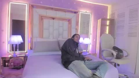 goldentemptation_ online show from June 21, 2:19 pm