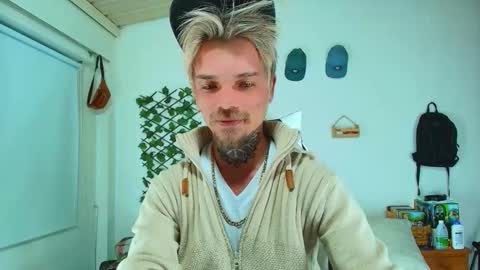 Snapshot of goldy_loyal99 chatting on February 15, 5:48 am Goldy Loyal93 online show from February 15, 5:48 am