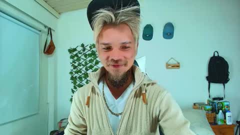 Snapshot of goldy_loyal99 chatting on February 15, 7:51 am Goldy Loyal93 online show from February 15, 7:51 am