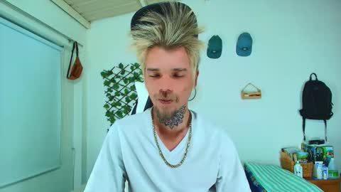 Snapshot of goldy_loyal99 chatting on February 23, 2:20 am Goldy Loyal93 online show from February 23, 2:20 am