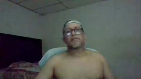 Snapshot of golons17 chatting on April 29, 5:11 am golons17 online show from April 29, 5:11 am