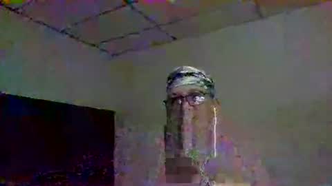 Snapshot of golons17 chatting on April 30, 7:47 am golons17 online show from April 30, 7:47 am