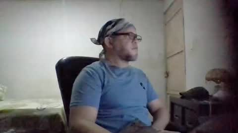 Snapshot of golons17 chatting on August 2, 3:38 am golons17 online show from August 2, 3:38 am