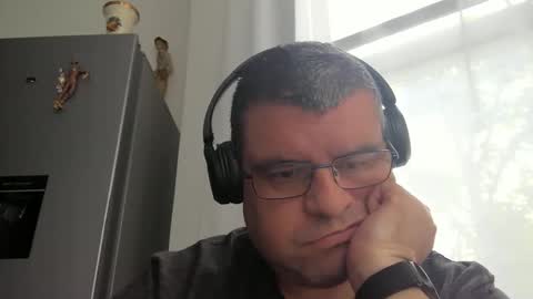 gomezgonz5 online show from October 18, 3:24 pm