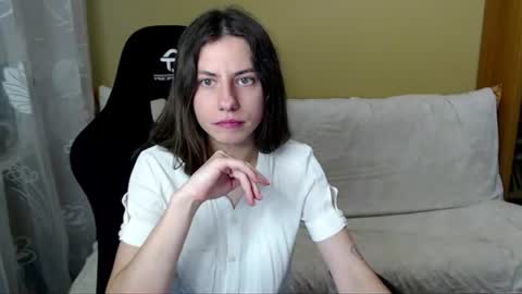 Elizabeth Effie online show from July 5, 5:42 pm
