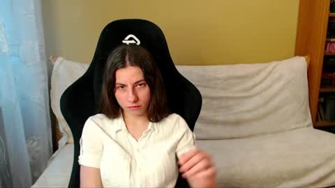 Elizabeth Effie online show from July 6, 4:42 pm