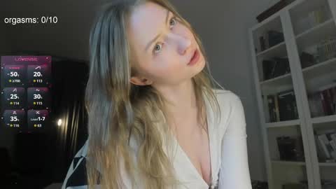 Snapshot of goodg_oddamn chatting on April 17, 12:02 am SOPHIE online show from April 17, 12:02 am