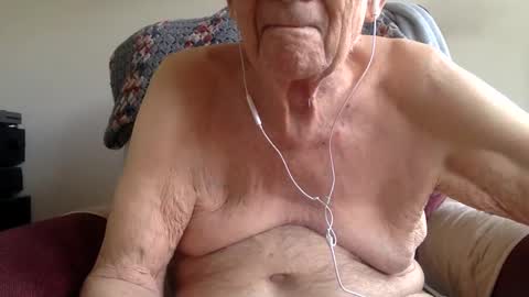 Snapshot of goodgrief12345 chatting on September 18, 8:11 pm Sweet old guy online show from September 18, 8:11 pm