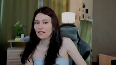 Sarra online show from May 15, 1:29 pm