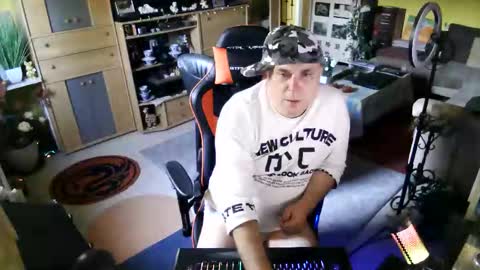 Snapshot of google5001 chatting on October 2, 3:41 pm google5001 online show from October 2, 3:41 pm