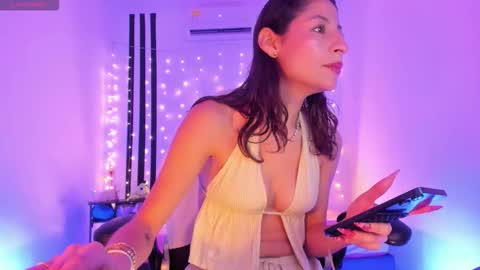 i am Jessi  I love animals and drawing I hope to get along with everyone. XOXO online show from February 28, 8:21 pm