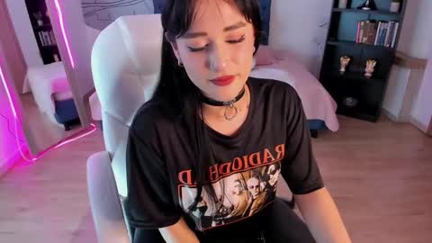 Alice online show from November 20, 7:24 pm