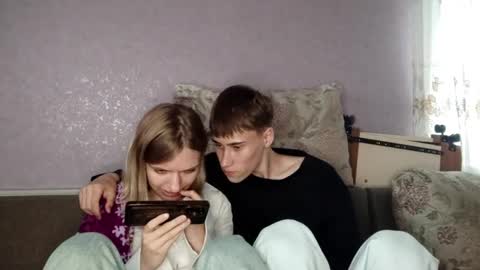 Snapshot of gothamrobyn chatting on May 29, 6:55 am Lilly and Jake online show from May 29, 6:55 am