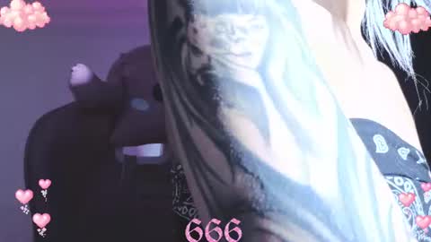 Snapshot of gothicute chatting on July 14, 10:21 am online show from July 14, 10:21 am