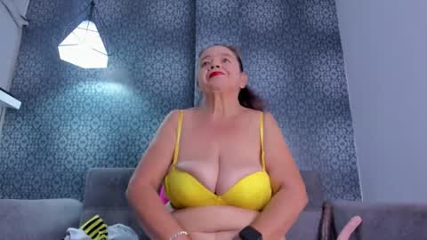 Mi Name is violeta  online show from March 16, 12:31 pm