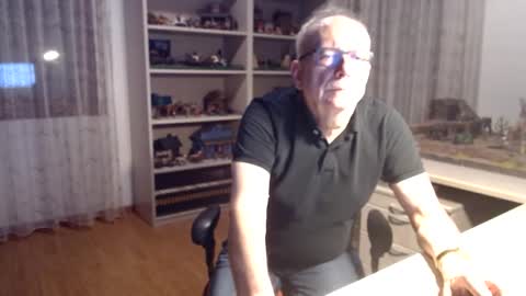 Snapshot of grandpach chatting on February 21, 7:01 am grandpach online show from February 21, 7:01 am