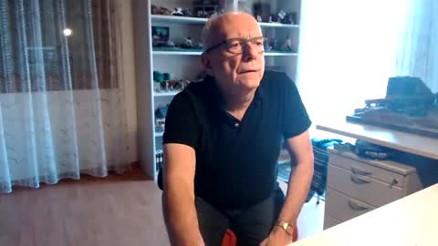 Snapshot of grandpach chatting on February 21, 11:22 am grandpach online show from February 21, 11:22 am