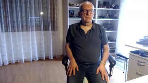 Snapshot of grandpach chatting on February 24, 12:59 pm grandpach online show from February 24, 12:59 pm