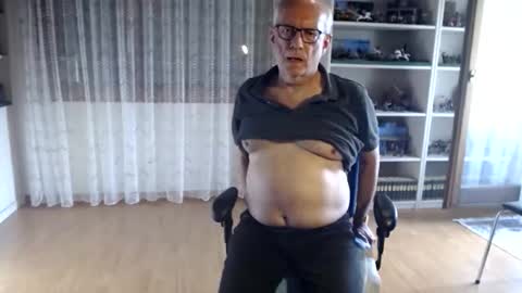 Snapshot of grandpach chatting on November 15, 2:35 pm grandpach online show from November 15, 2:35 pm