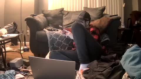 Snapshot of gratiotony chatting on January 18, 5:44 am Get US to 1000 you wont be disapointed online show from January 18, 5:44 am