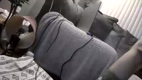 Snapshot of gratiotony chatting on February 3, 2:53 am Get US to 1000 you wont be disapointed online show from February 3, 2:53 am