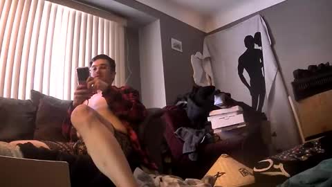 Snapshot of gratiotony chatting on February 5, 10:25 pm Get US to 1000 you wont be disapointed online show from February 5, 10:25 pm