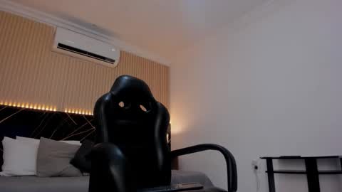 Snapshot of gray_boy chatting on October 30, 2:46 am Gray online show from October 30, 2:46 am