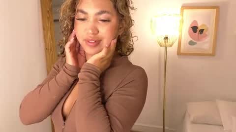 grecia_miller_ online show from May 21, 12:12 pm