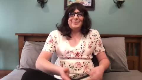 Snapshot of greedychin chatting on February 3, 3:38 pm Also Khloe online show from February 3, 3:38 pm