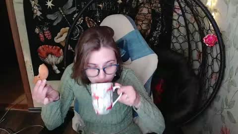 Lina online show from May 28, 9:28 am