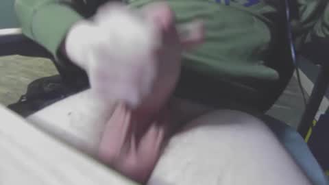 Snapshot of greg03_9 chatting on January 27, 9:44 pm Jinx online show from January 27, 9:44 pm