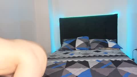 Snapshot of gregoriotwins_25 chatting on February 22, 7:56 pm Gregorio online show from February 22, 7:56 pm