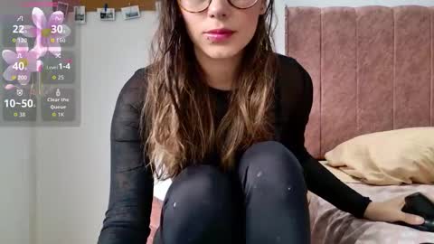 Snapshot of greta_miss chatting on March 9, 8:35 pm Emmy online show from March 9, 8:35 pm
