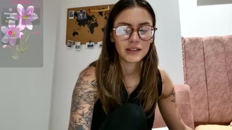 Snapshot of greta_miss chatting on March 14, 1:01 am Emmy online show from March 14, 1:01 am