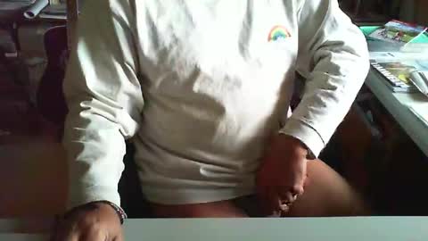 Snapshot of greyhounddog chatting on May 21, 8:43 am greyhounddog online show from May 21, 8:43 am