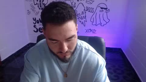 Snapshot of greyson_benett chatting on November 11, 1:22 pm Greyson online show from November 11, 1:22 pm