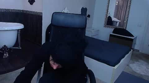 Snapshot of griffindane chatting on February 16, 5:03 am GriffinDane online show from February 16, 5:03 am