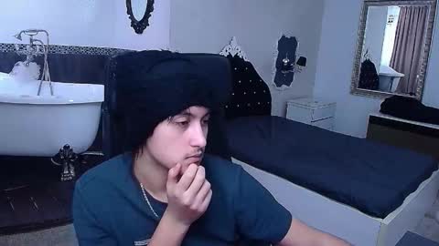 Snapshot of griffindane chatting on February 20, 6:19 am GriffinDane online show from February 20, 6:19 am