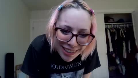 Snapshot of grimy_girlie chatting on September 25, 9:51 pm grimygirlie online show from September 25, 9:51 pm